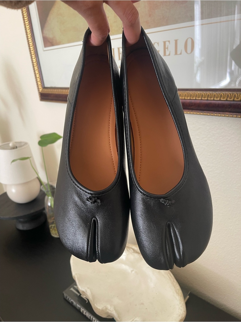 Tabis Japan Black Split-Toe Women's Flats